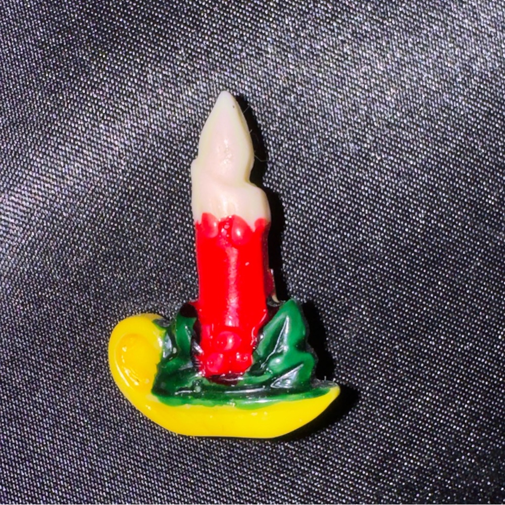 💜 Festive Candle Brooch